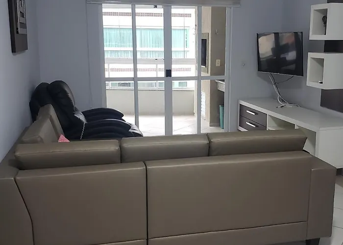 Apartamento confortável em Meia Praia - 200 metros da praia