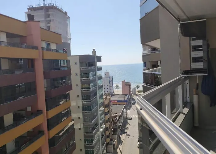 Apartamento confortável em Meia Praia - 200 metros da praia
