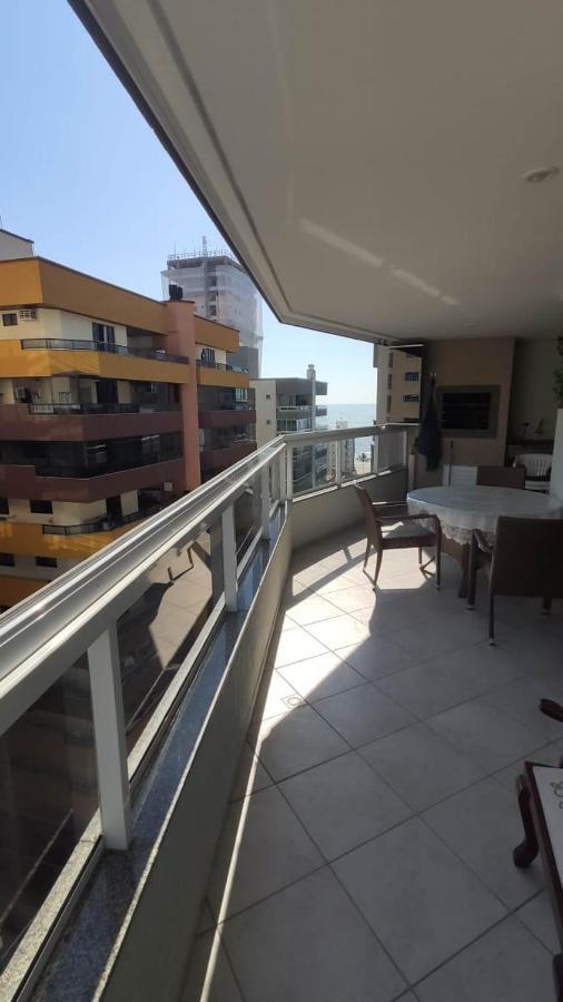 Confortável Em Meia - 200 Metros Da *