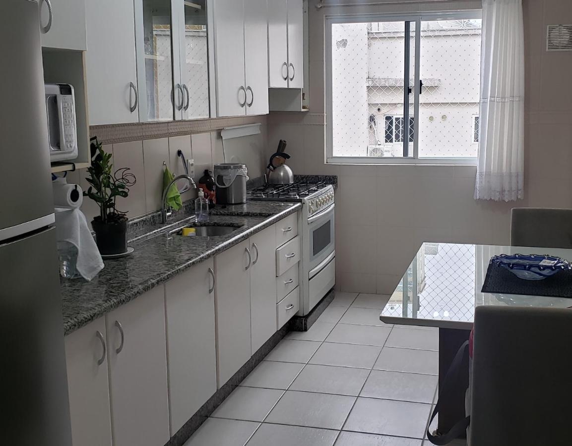 Apartamento Confortável Em Meia - 200 Metros Da